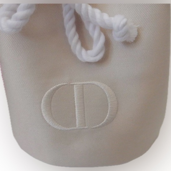 LOW START: Christian Dior NWOT Cream Drawstring Beauty Pouch - Picture 4 of 5